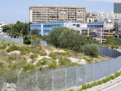 ...dove dall�alto si ammira una zona verde che costeggia via Giuseppe Bartolo...